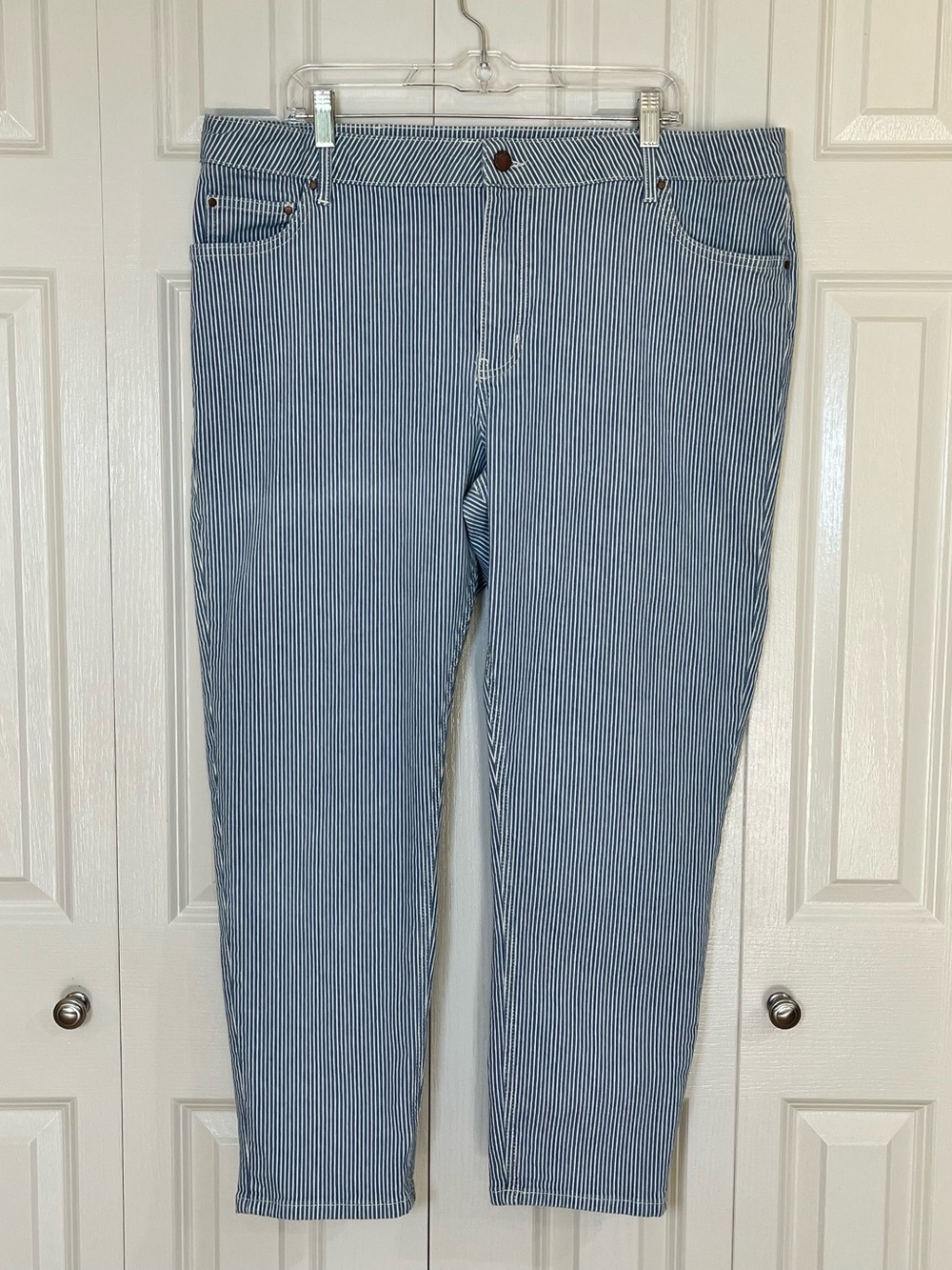 Boden Striped Light Blue White High-Rise Slim Straight Cropped Jeans Size 20/22